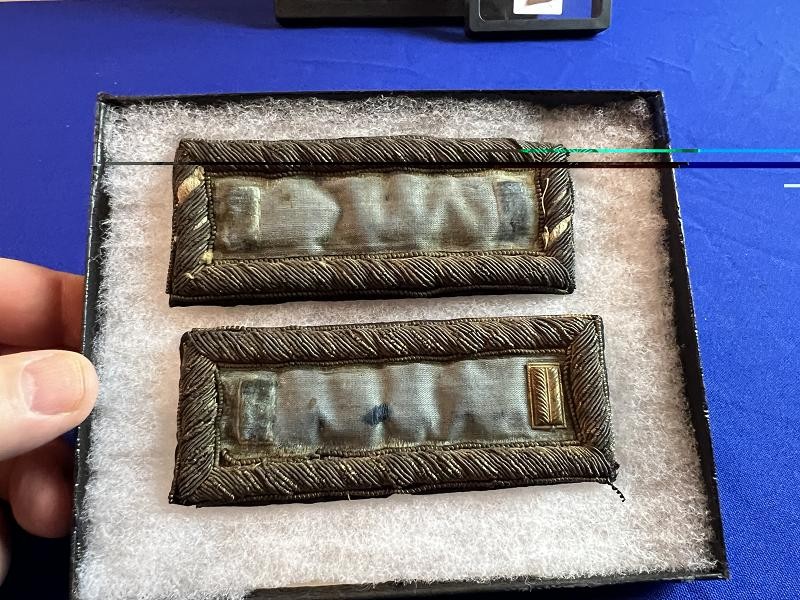 CIVIL WAR, FEDERAL LIEUTENANT’S PAIR OF INFANTRY SHOULDER STRAPS