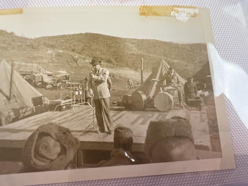 EXCELLENT US WWII & KOREAN WAR ALBUM OF 200 PHOTOS