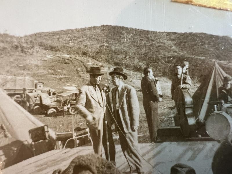 EXCELLENT US WWII & KOREAN WAR ALBUM OF 200 PHOTOS