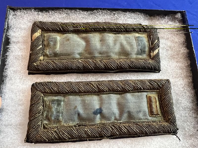 CIVIL WAR, FEDERAL LIEUTENANT’S PAIR OF INFANTRY SHOULDER STRAPS