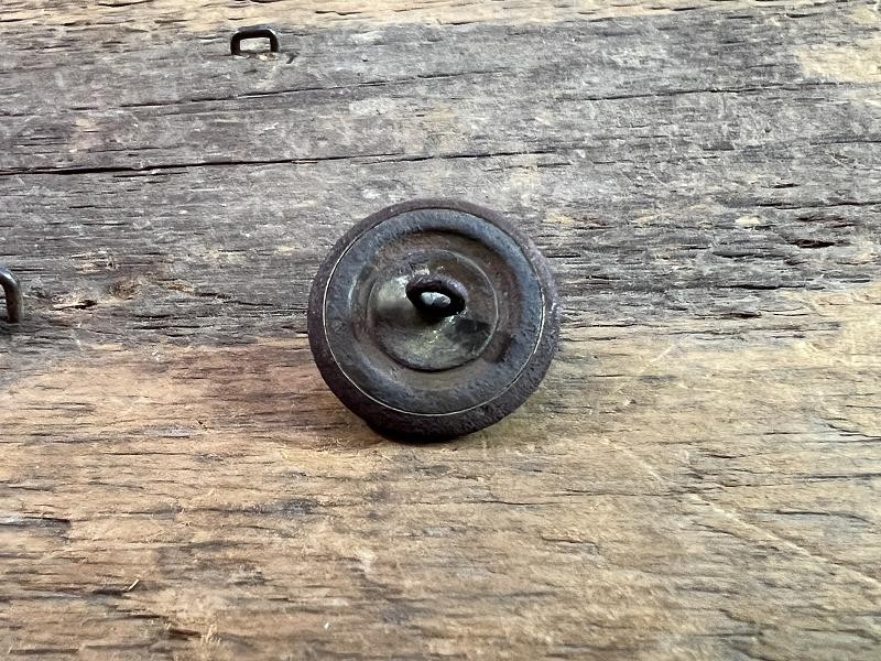 DUG CIVIL WAR NEW HAMPSHIRE STATE SEAL STAFF COAT BUTTON 23MM