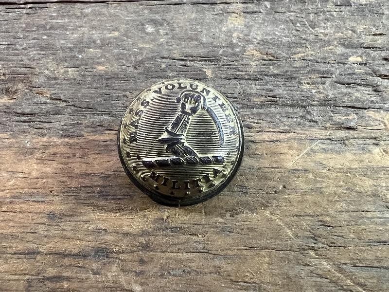 DUG CIVIL WAR MASSACHUSETTS STATE STAFF COAT BUTTON 23MM