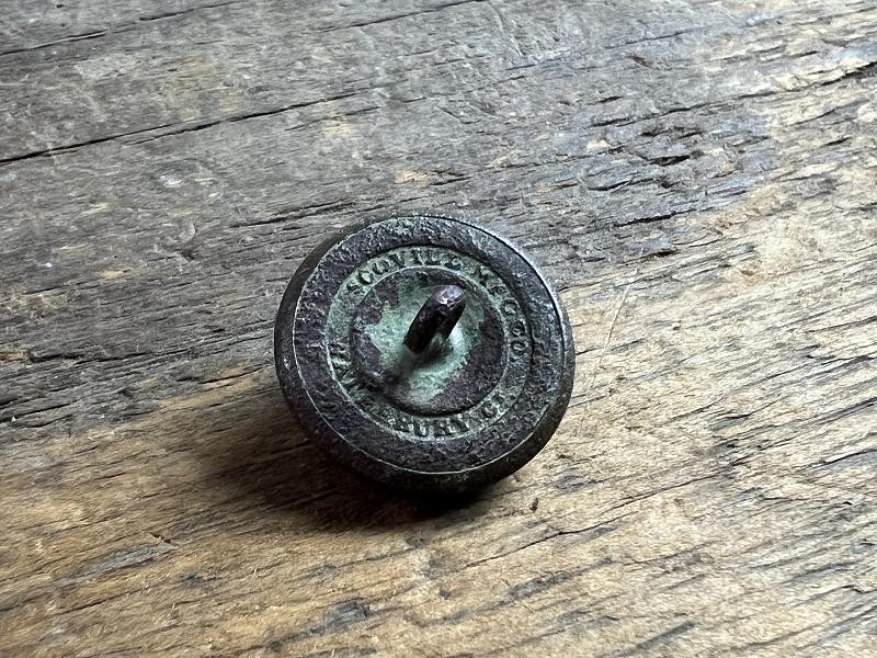 DUG CONFEDERATE VIRGINIA COAT BUTTON WITH SCOVILL RMDC BM