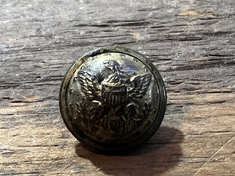 DUG US EAGLE STAFF OFFICERS CUFF KEPI BUTTON