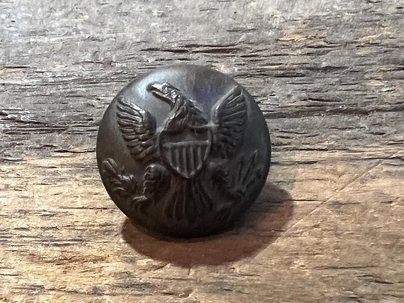 DUG CIVIL WAR US EAGLE COAT BUTTON MINTZER BACKMARK