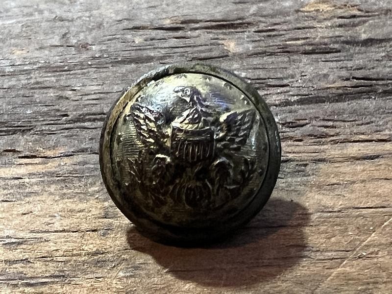 DUG US EAGLE STAFF OFFICERS CUFF KEPI BUTTON