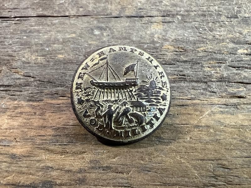 DUG CIVIL WAR NEW HAMPSHIRE STATE SEAL STAFF COAT BUTTON 23MM