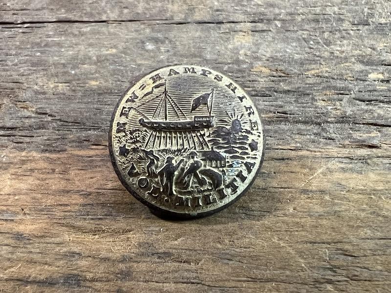 DUG CIVIL WAR NEW HAMPSHIRE STATE SEAL STAFF COAT BUTTON 23MM