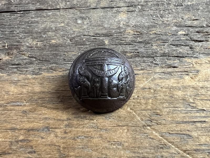 DUG CONFEDERATE GEORGIA COAT BUTTON WITH HORSTMANN RAYS BM