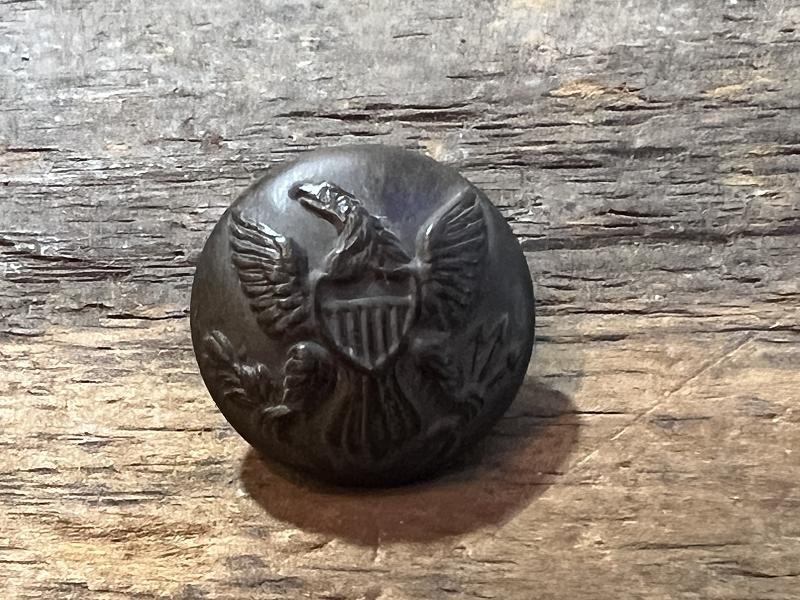 DUG CIVIL WAR US EAGLE COAT BUTTON MINTZER BACKMARK
